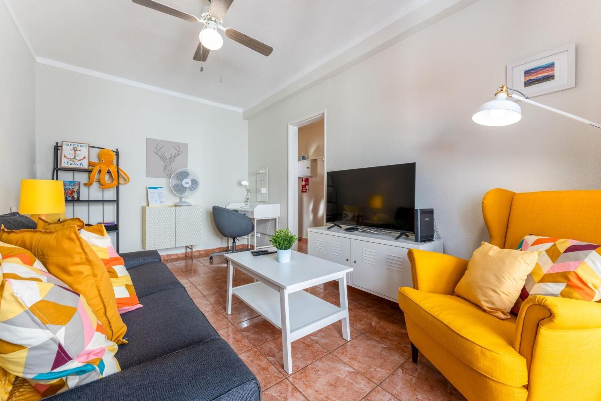 בורגאו Comfy Flat W/ Rooftop Beach View By Lovelystay מראה חיצוני תמונה